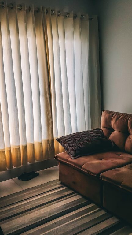 Tips for Creating a Cozy and Inviting Living Space in Any Home